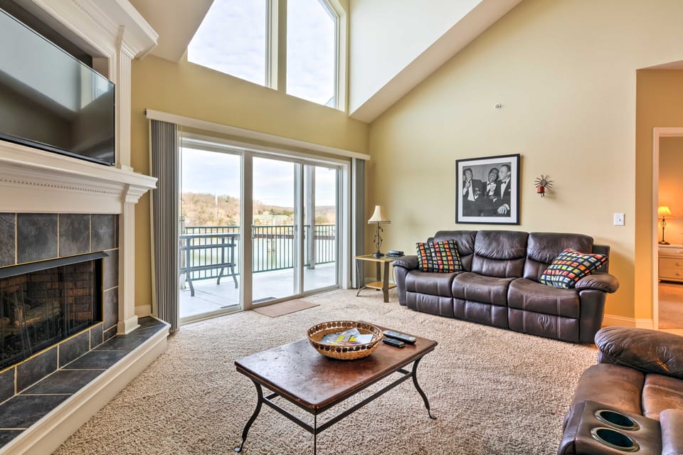 2 Pools! Group-Friendly Unit on Lake of the Ozarks Apartment in Ozark Mountains