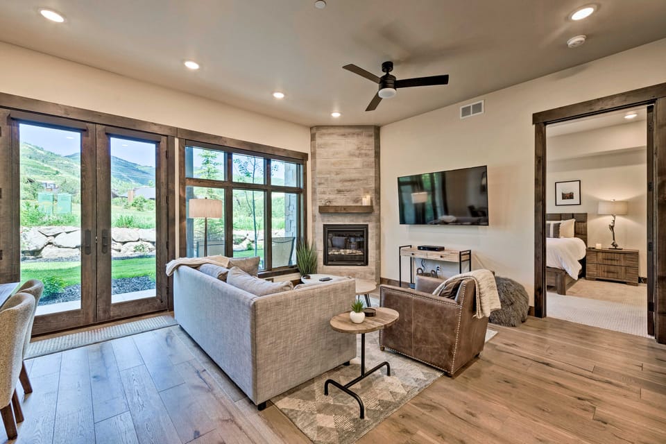 Luxe Canyons Condo w/ Golf Course Views! Apartment in Wasatch County