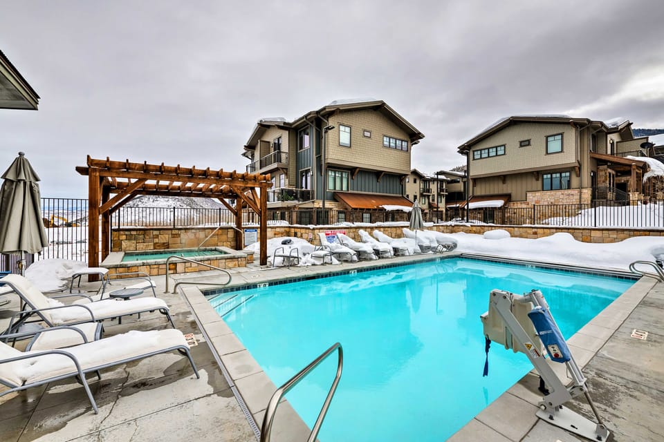 Luxe Canyons Condo w/ Golf Course Views! Apartment in Wasatch County