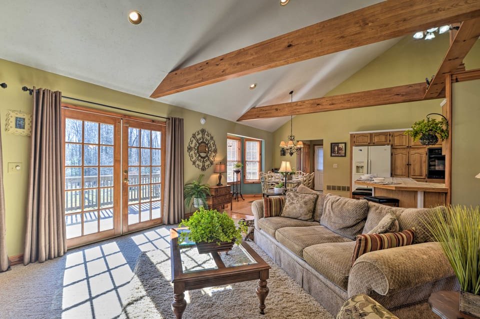 Private Family Home w/ Deck, Porch + Forest Views! House in Deep Creek Lake