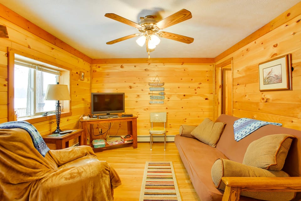 Cozy Interlochen Cabin w/ Dock: 1 Mi to Bass Lake House in Michigan