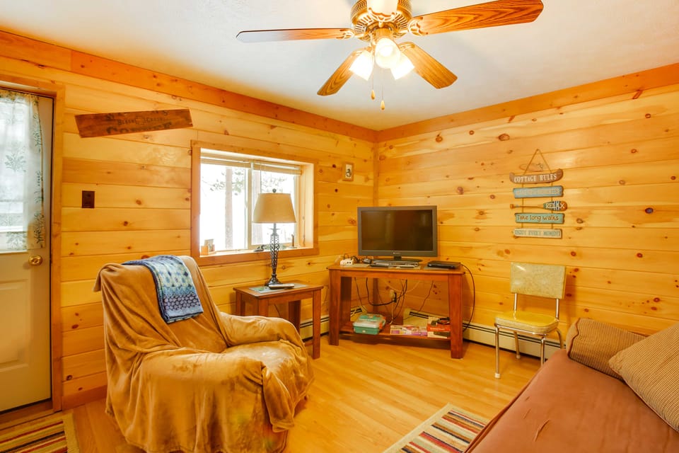 Cozy Interlochen Cabin w/ Dock: 1 Mi to Bass Lake House in Michigan