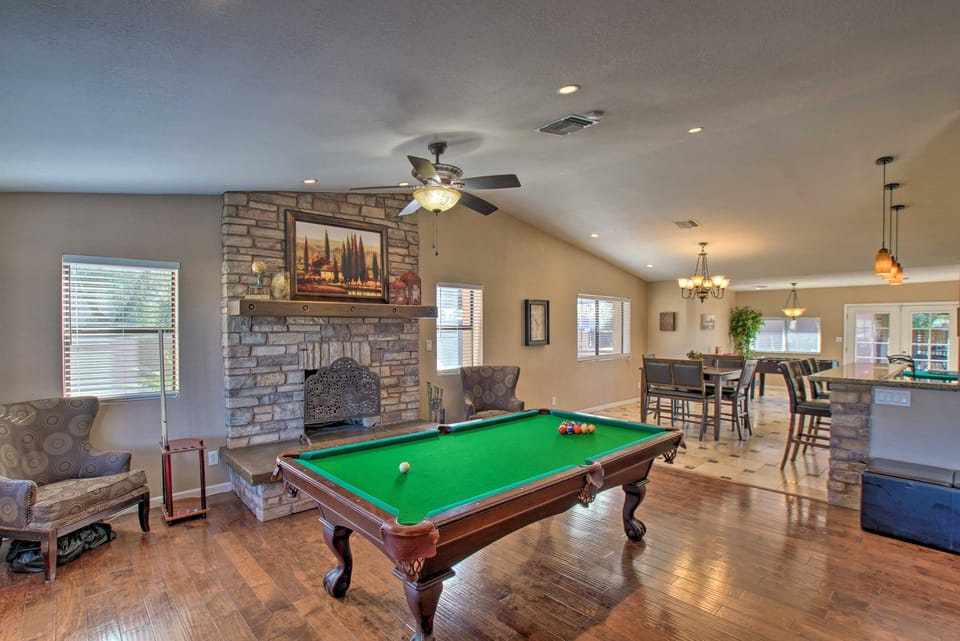 Group Getaway w/ Pool & Putting Green in Glendale House in Phoenix