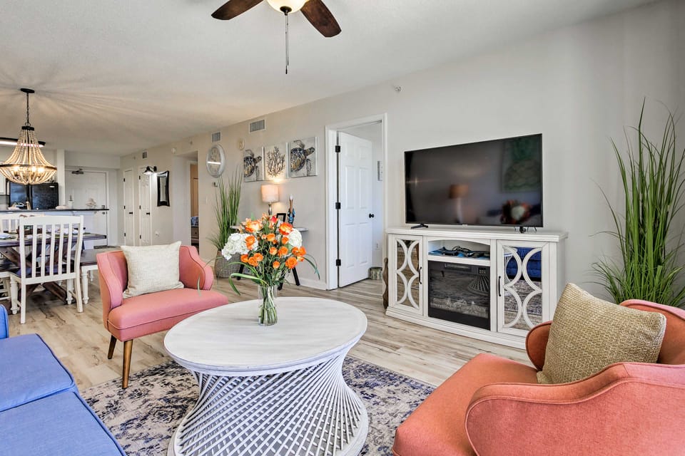 Snowbird's Retreat: Walkable Destin Condo w/ View! Apartment in Destin