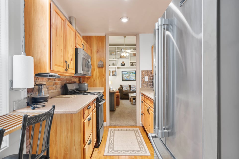 Walk to Water St & River: Quaint Saugatuck Apt Apartment in Saugatuck