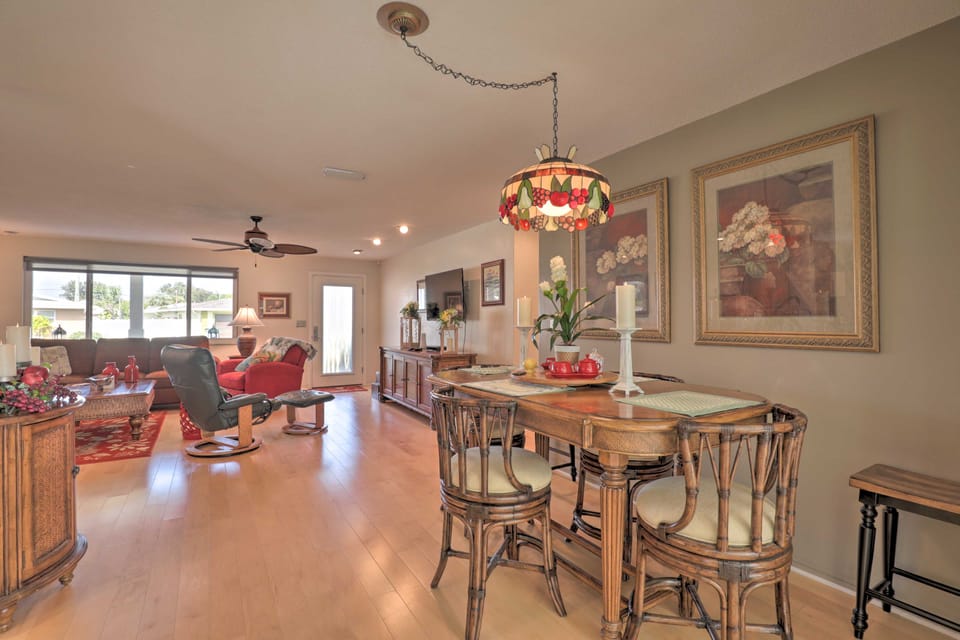 Single-Story Home: Walk to Beach, Pier & River House in Daytona Beach
