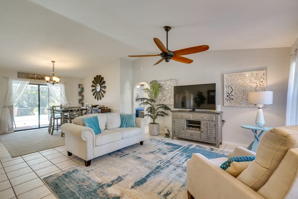 Modern Home w/ Peloton Bike & Grill in Cape Coral! House in Cape Coral