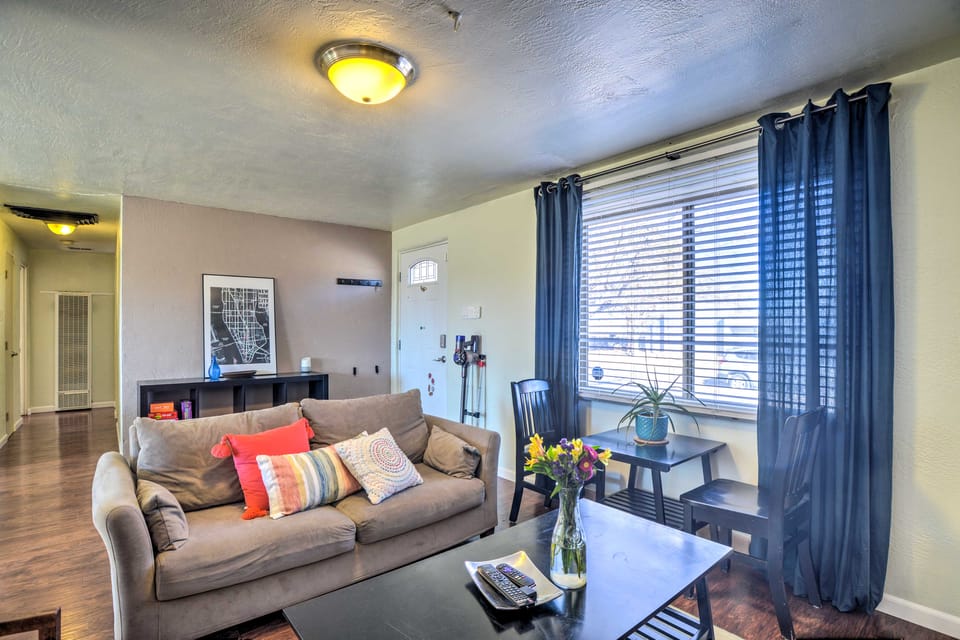 Vibrant ABQ Adobe Den: Mtn Views, Walk to Park! House in Albuquerque