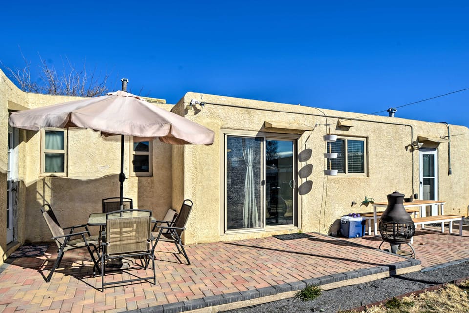 Vibrant ABQ Adobe Den: Mtn Views, Walk to Park! House in Albuquerque