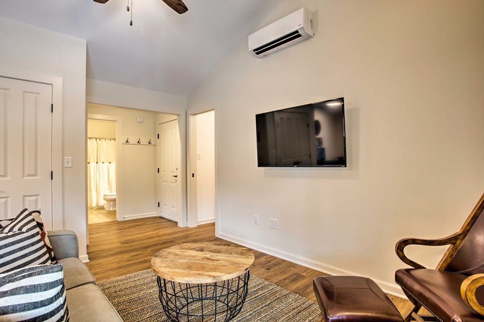 Walk to Main Street Eats: Remodeled Saluda Apt Apartment in Saluda