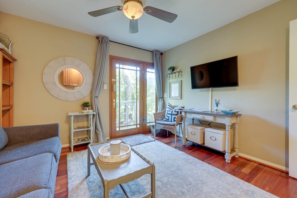 16 Mi to Beaches & Wineries! Chic Peaceful Retreat House in Southern California