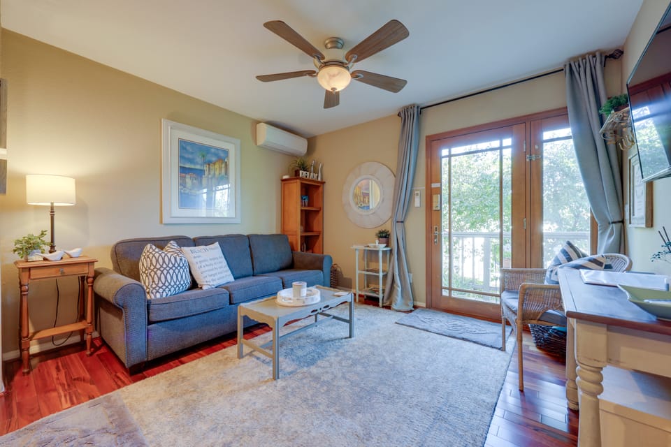 16 Mi to Beaches & Wineries! Chic Peaceful Retreat House in Southern California