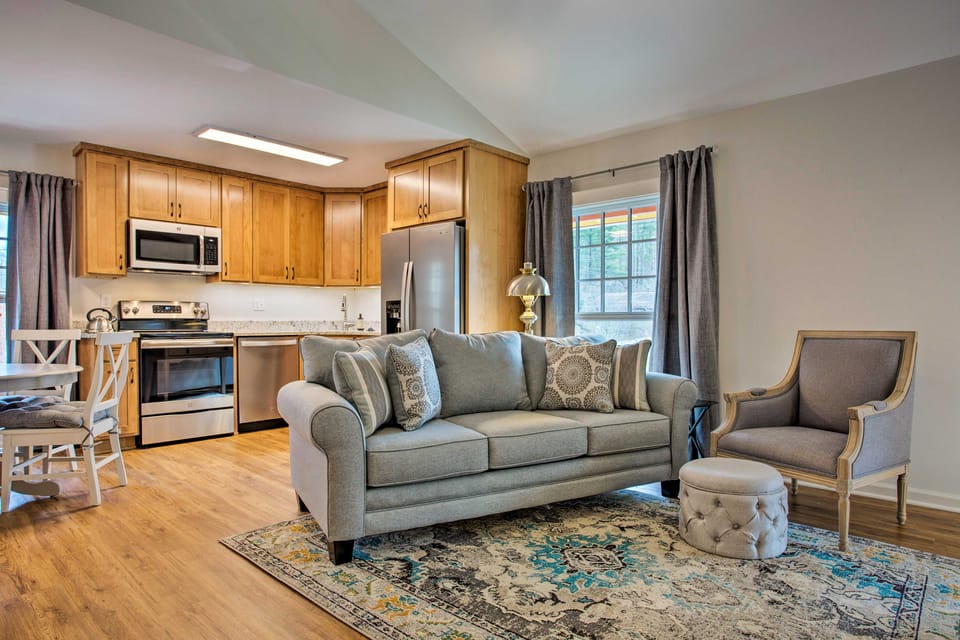 Walk to Dining: Saluda Main Street Retreat! Apartment in Saluda
