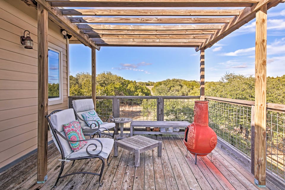 Peaceful Hill Country Hideaway w/ Pond Views House in Rio Grande