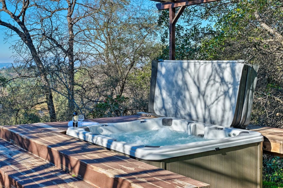 Hot Tub & Mtn Views: Peaceful Columbia Retreat! House in Calaveras County