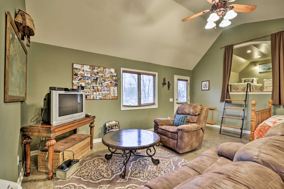 Guntersville Lake Home w/ Deck & Covered Boat Slip Apartment in Grant