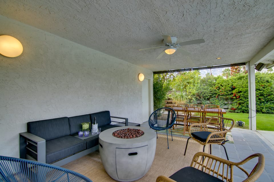 Covered Patio, Pool & Games: Home in Palm Springs House in Palm Springs
