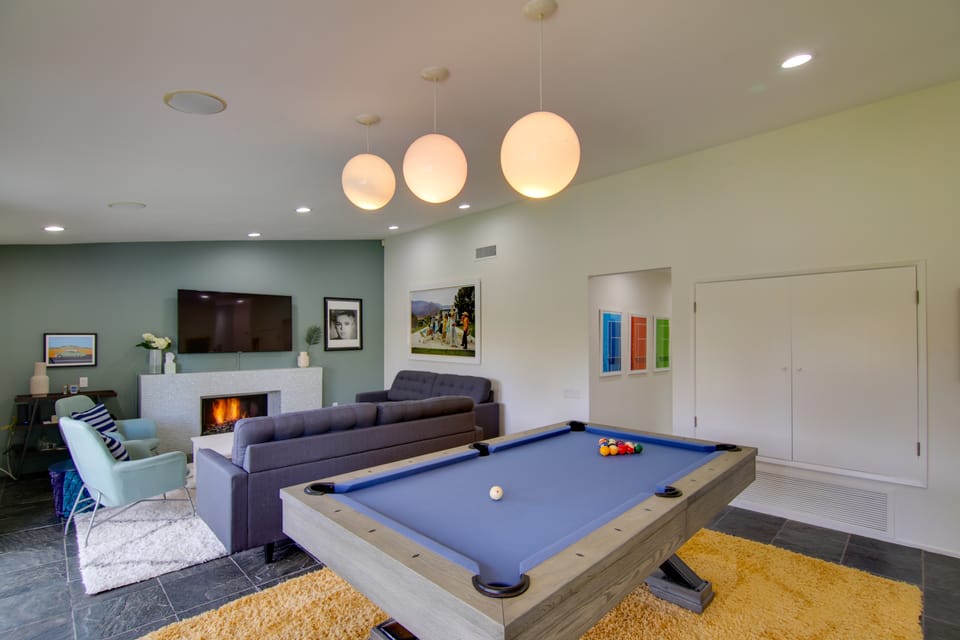 Covered Patio, Pool & Games: Home in Palm Springs House in Palm Springs