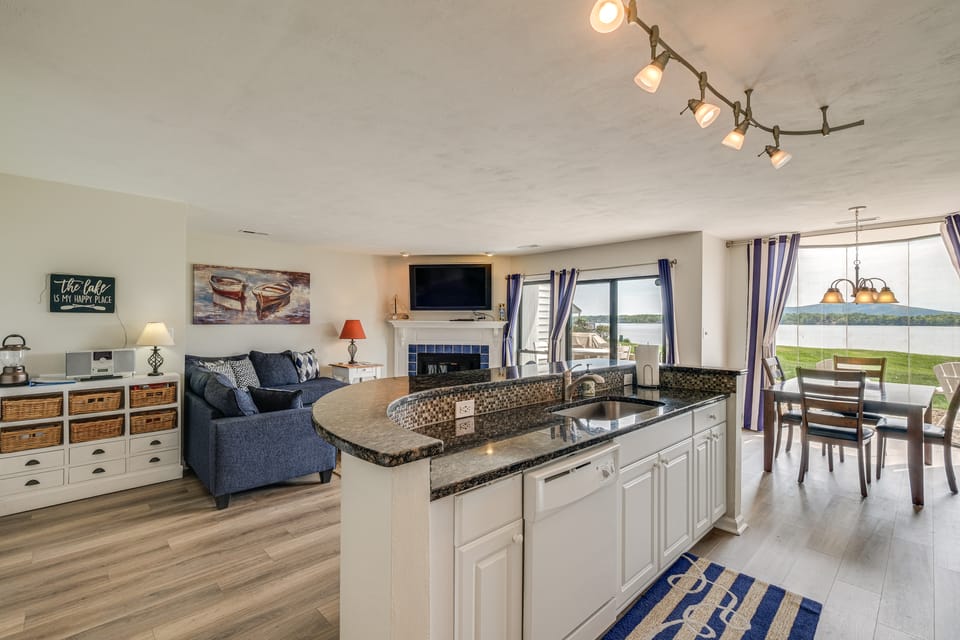 Resort Condo on Smith Mtn Lake: Linens Included! Apartment in Smith Mountain Lake