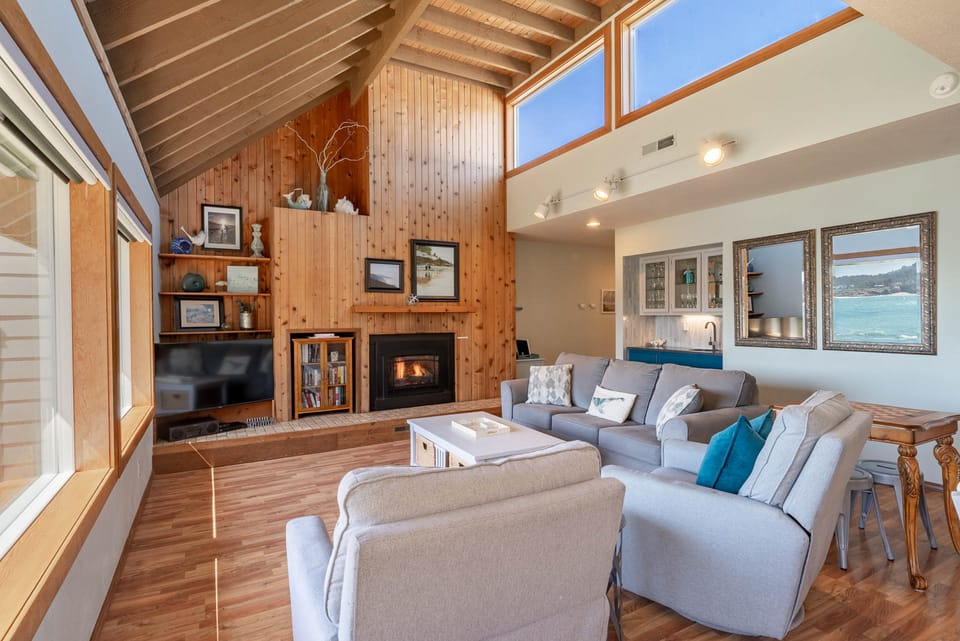 Idyllic Coastal Haven - Whale Watch in Depoe Bay! Apartment in Depoe Bay