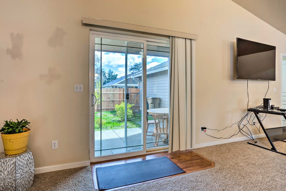 Grants Pass Home: 1 Mi to Downtown & Rogue River! House in Grants Pass