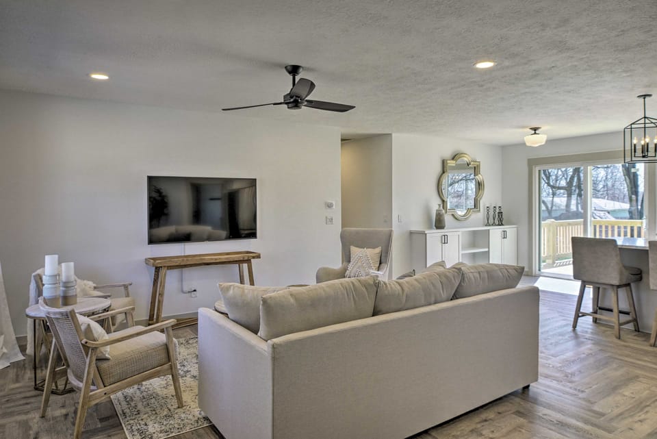 Retreat w/ Deck ~ 9 Mi to Downtown Springfield House in Springfield