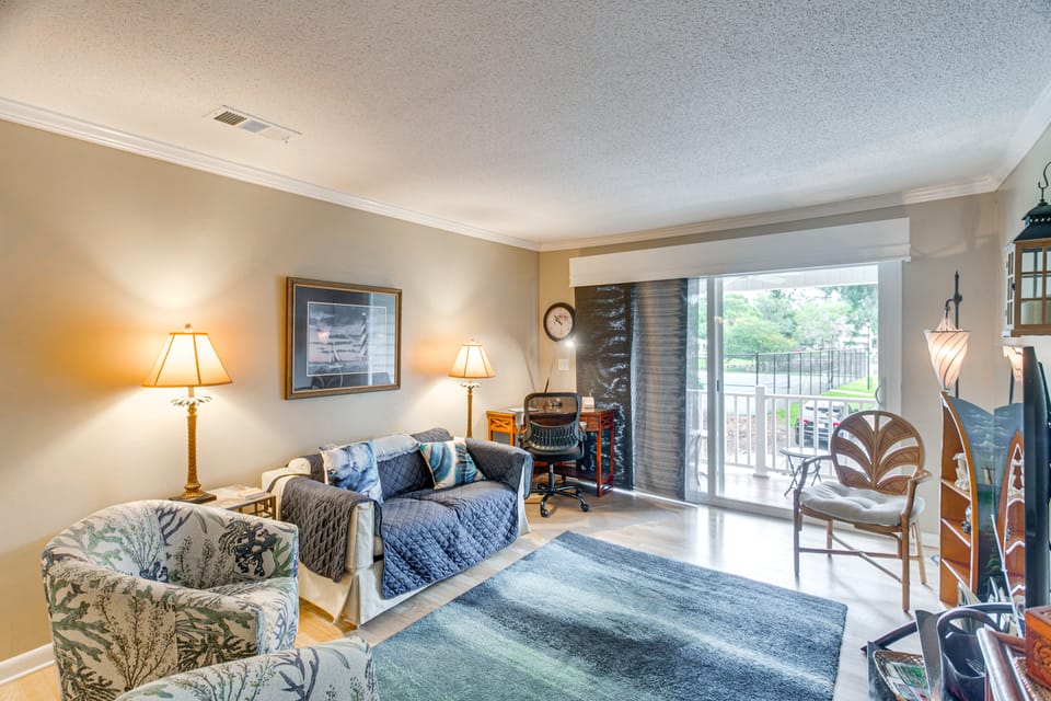 Resort-Style Condo in St Simons ~ 1 Mi to Pier! Apartment in Mallory Park