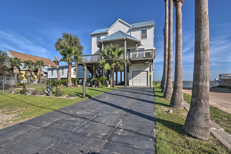 Bayfront Fishing Pier: Galveston Island Home! House in Hitchcock