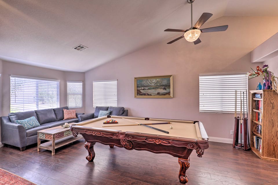 Incredible Strip View, Peaceful Poolside Escape House in Henderson