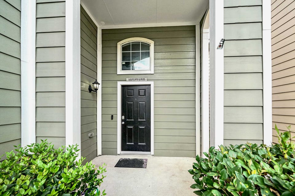 Spacious Stay at a Houston Getaway w/ Fireplace! House in Houston