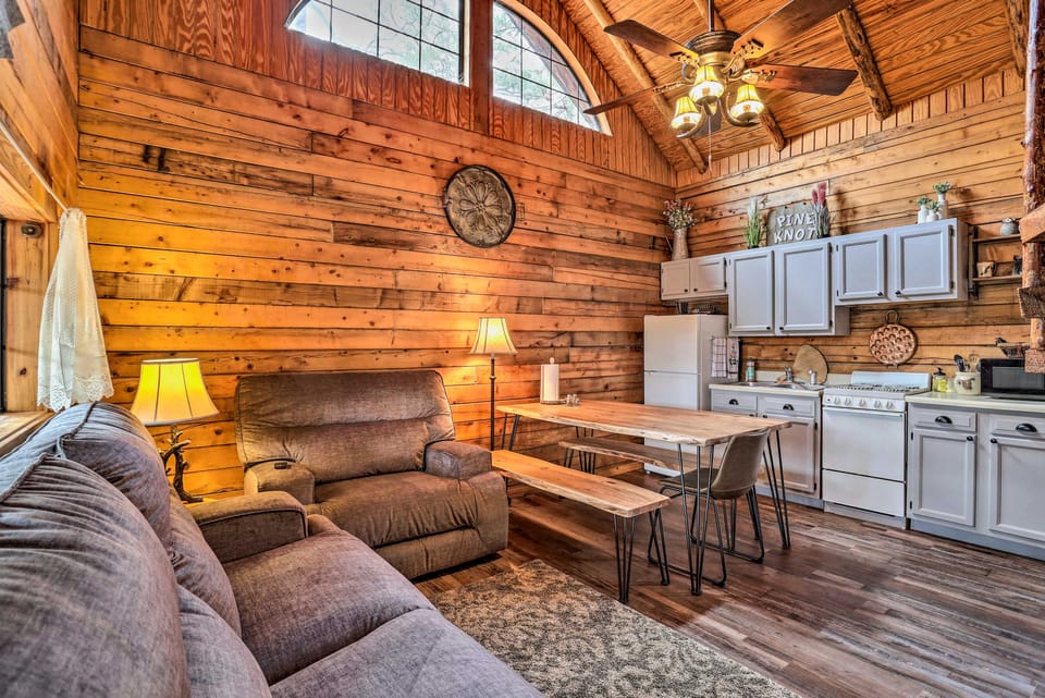 Broken Bow Log Cabin w/ Fire Pit, Pond, & Deck! House in Oklahoma
