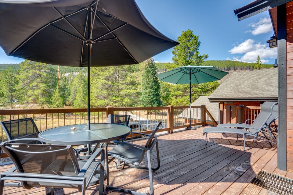 5 Mi to Ski Resort: Breck Home w/ Hot Tub! House in Blue River