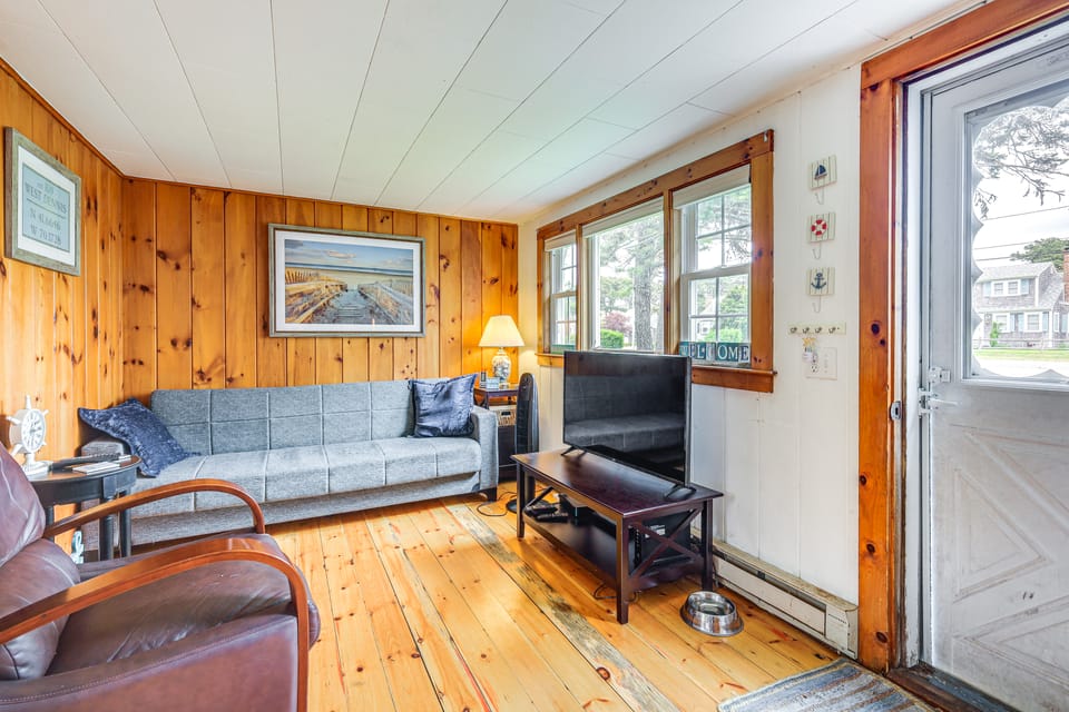 Walk to Shops, Food & Shore: Quaint Cape Cod Gem Apartment in Dennis Port