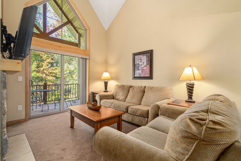 Gull Lake All-Season Getaway w/ Private Deck Apartment in Lake Shore