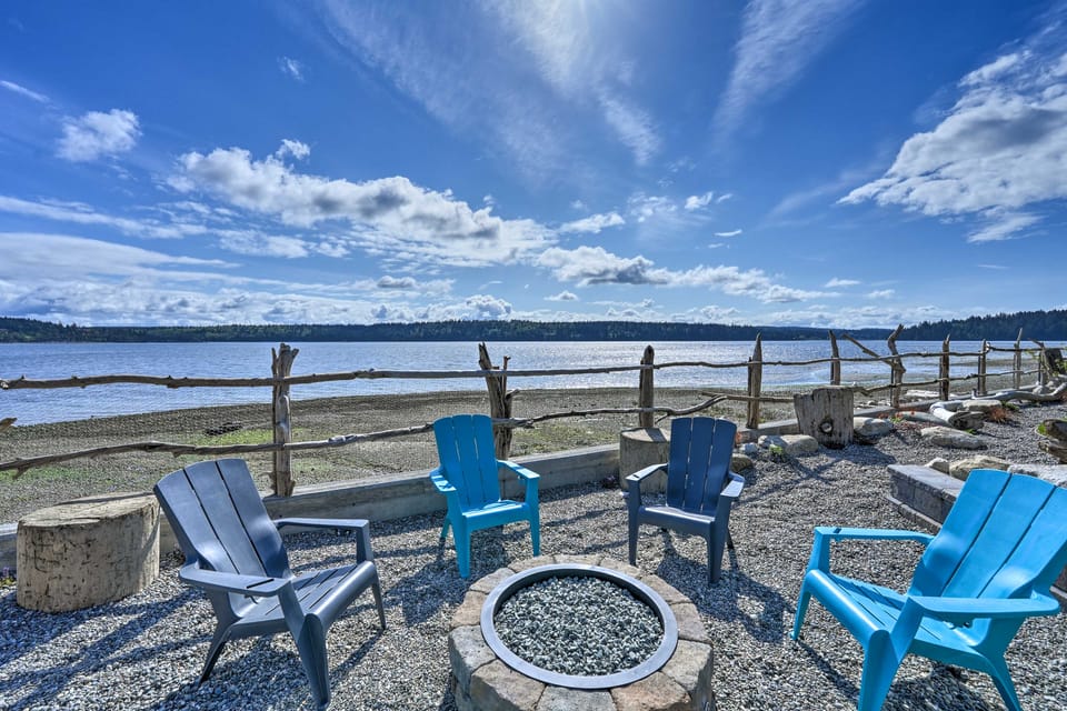 Waterfront Similk Bay Compound w/ Luxury Amenities House in Puget Sound