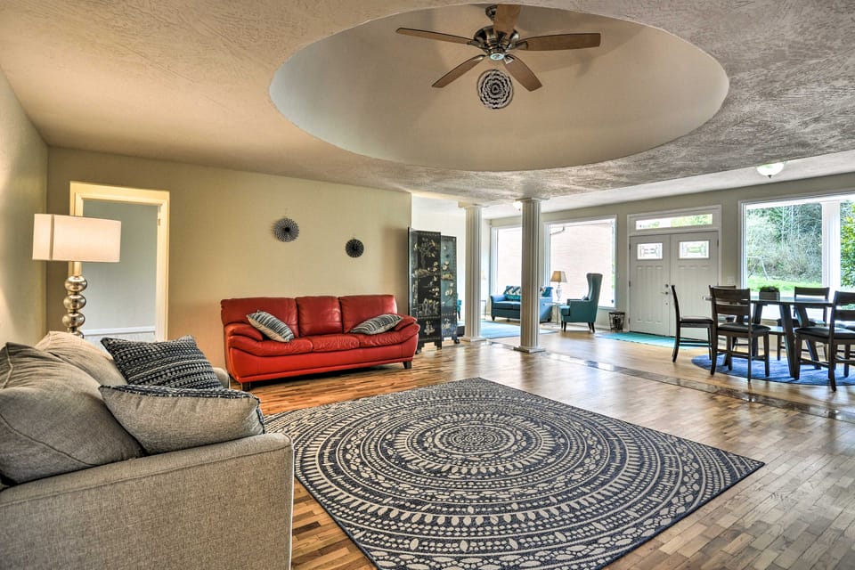 Charming Kelso Home w/ Proximity to Cowlitz River! House in Washington