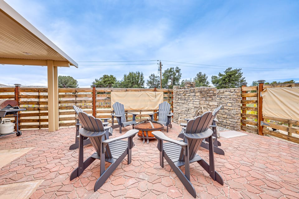 Updated Abode: 22 Mi to Joshua Tree National Park! House in Southern California