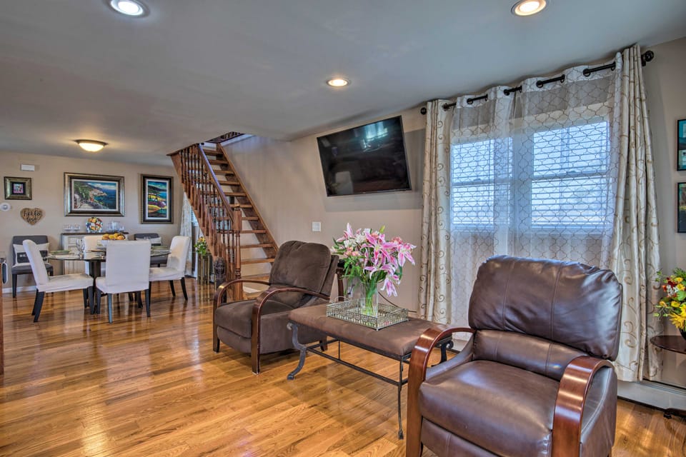 Waterfront Home w/ Large Deck & Dock on Narrow Bay House in Mastic Beach