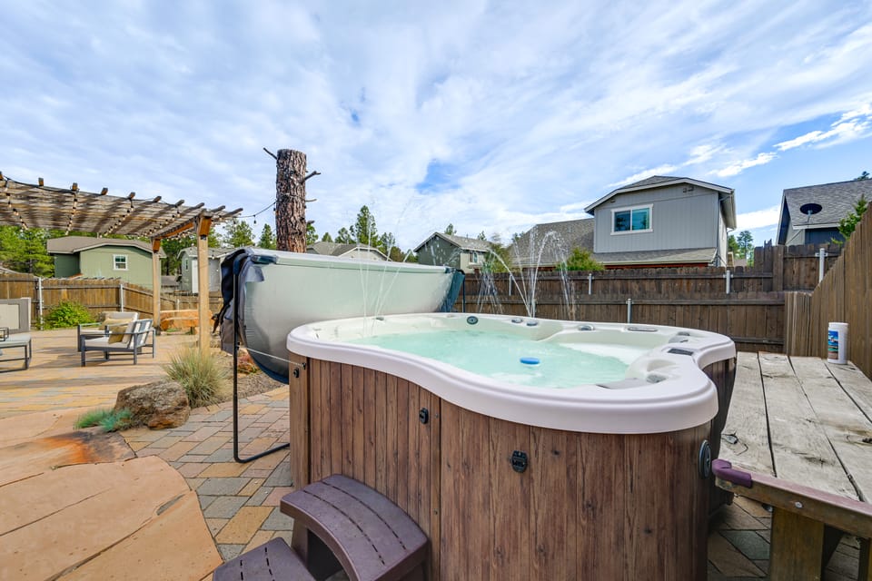 Hot Tub + Fire Pit: Modern Flagstaff Home House in Flagstaff