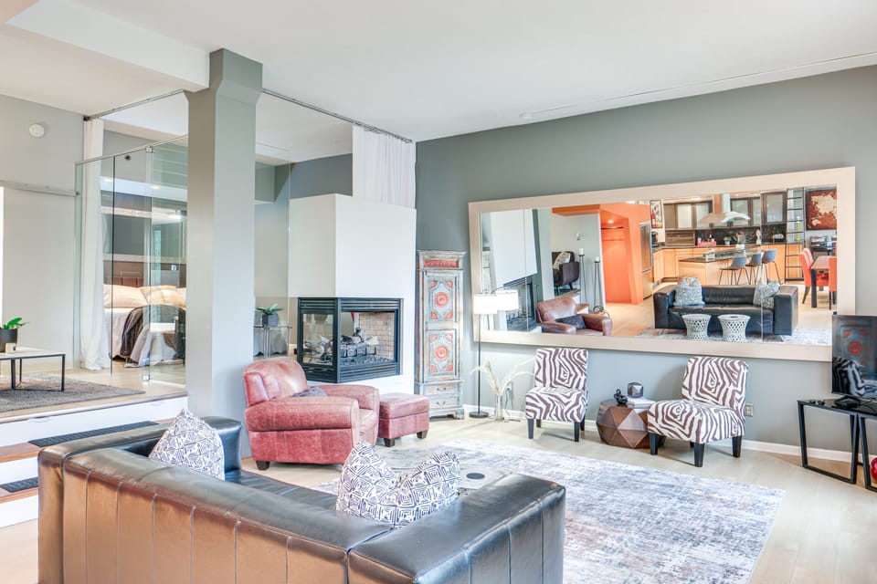 Dtwn Cleveland Loft-Style Condo: Walk to Stadiums! Apartment in Ohio City