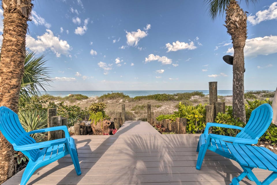 Beachfront Home on Gulf of Mexico w/ Indoor Pool House in South Venice
