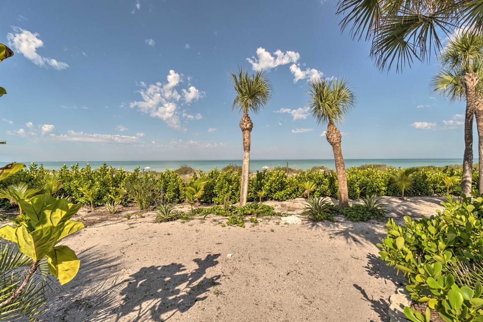 Beachfront Home on Gulf of Mexico w/ Indoor Pool House in South Venice