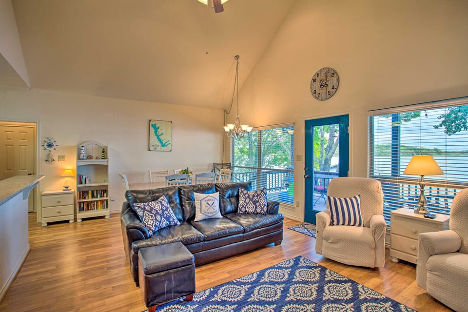 Private Dock & Fire Pit: Cedar Creek Lake Home House in Cedar Creek Reservoir