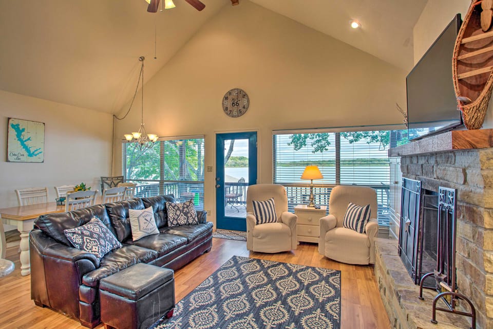 Private Dock & Fire Pit: Cedar Creek Lake Home House in Cedar Creek Reservoir