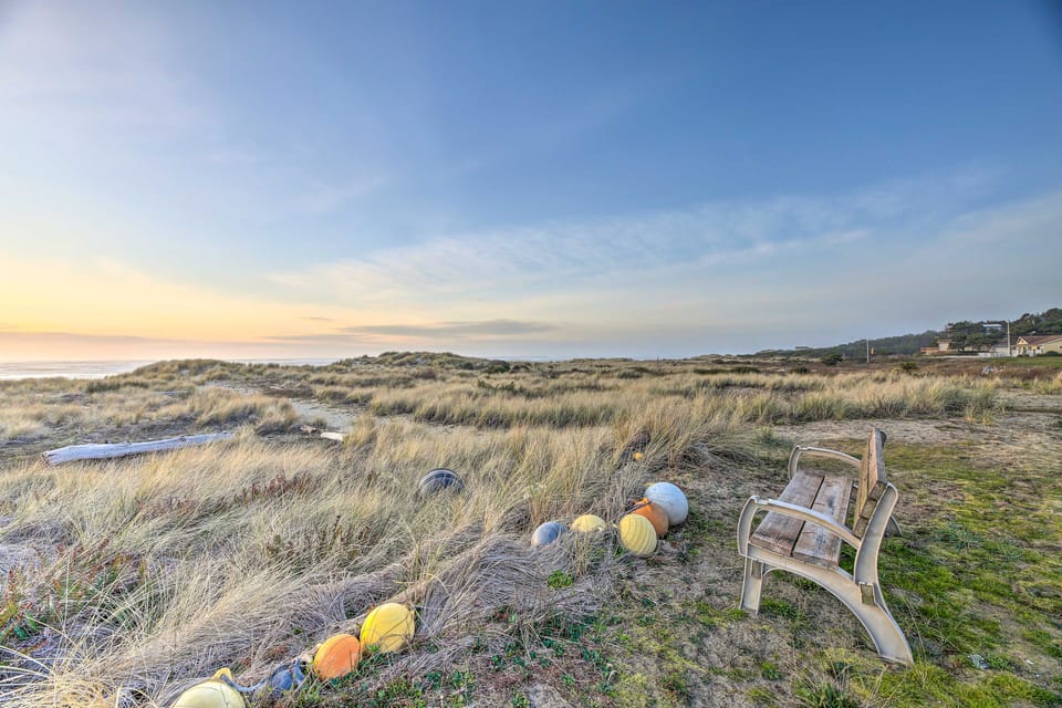 Sanderling Sea Cottages, Unit 1 with Deck! Cottage in Oregon
