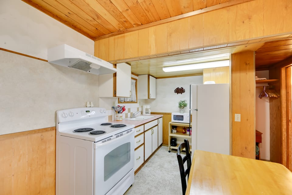 Sanderling Sea Cottages, Unit 1 with Deck! Cottage in Oregon