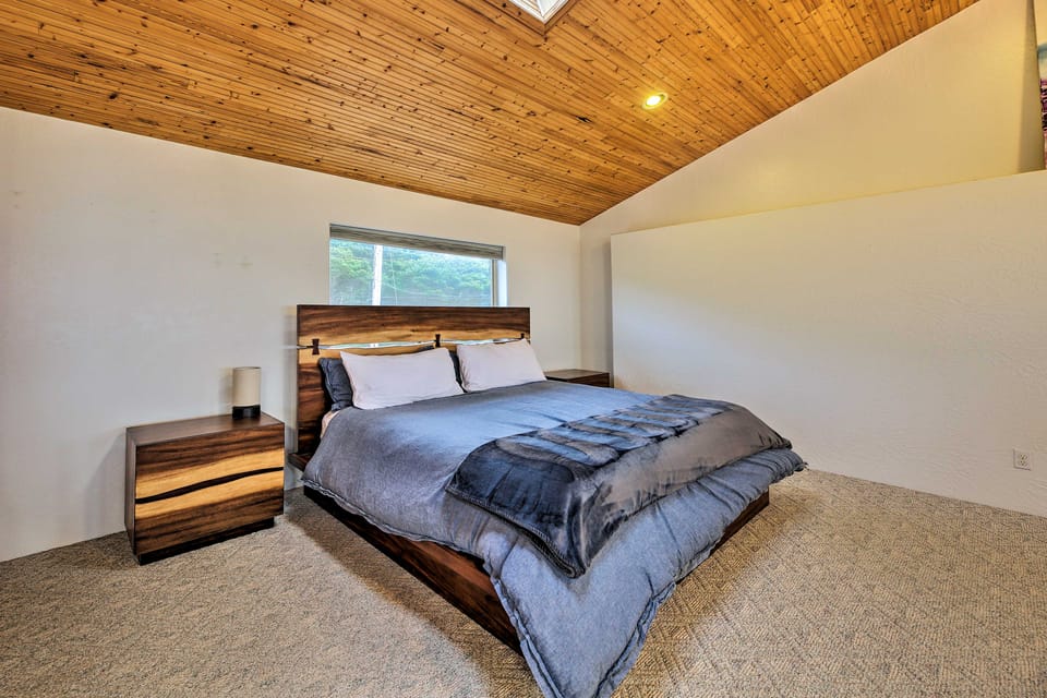 Sanderling Sea Cottages, Unit A: Pet Friendly! Apartment in Oregon