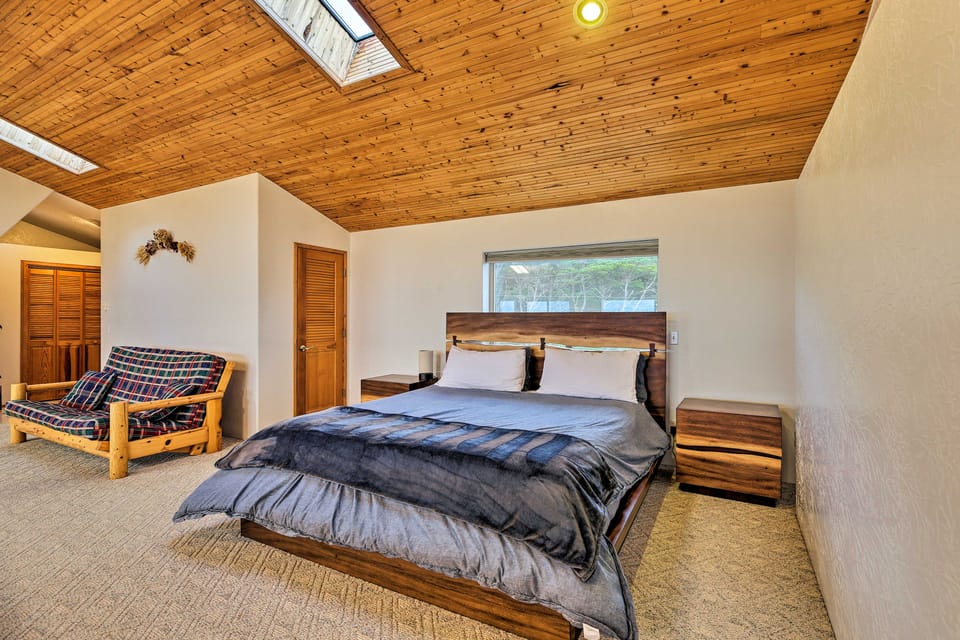 Sanderling Sea Cottages, Unit A: Pet Friendly! Apartment in Oregon