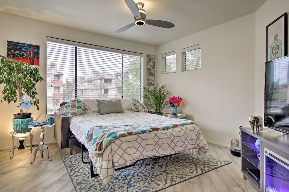 Modern Condo w/ Pool Access ~ 3 Mi to Dtwn Phoenix Apartment in Phoenix