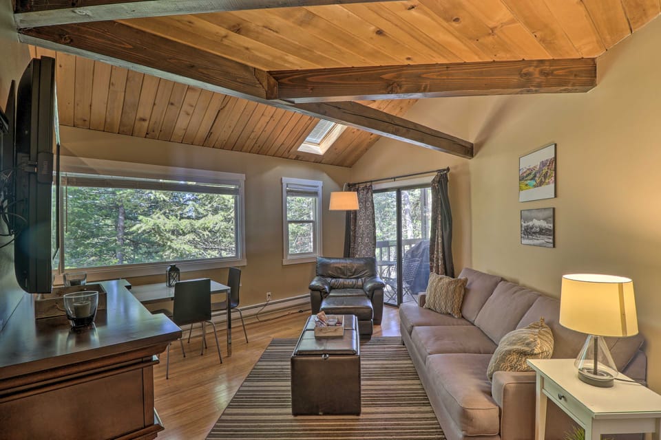 Airy Resort Condo < 3 Miles to Whitefish Mountain! Apartment in Whitefish